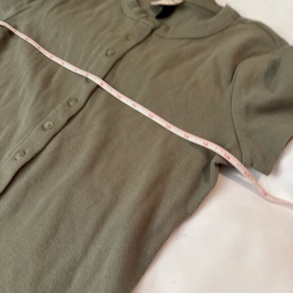 Universal Thread Olive Ribbed Button-Up Top - Picture 8 of 10